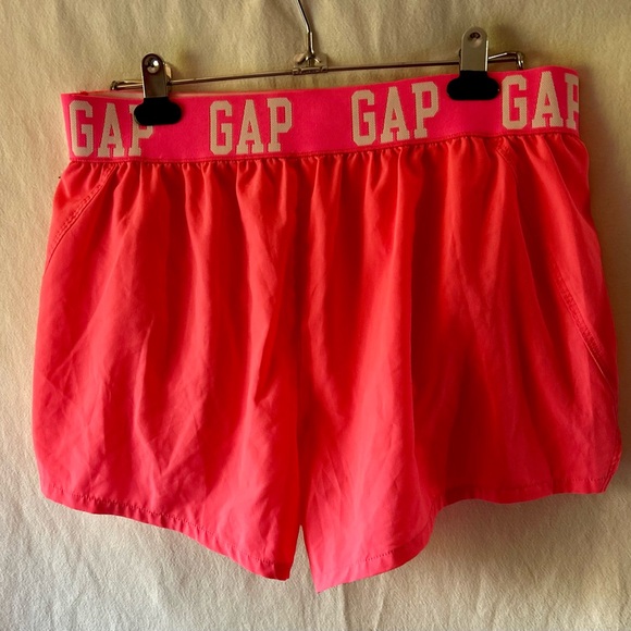 GAPFit Womens L Neon Pink Running Shorts Elastic Waistband Lined Stash Pocket - Picture 2 of 6